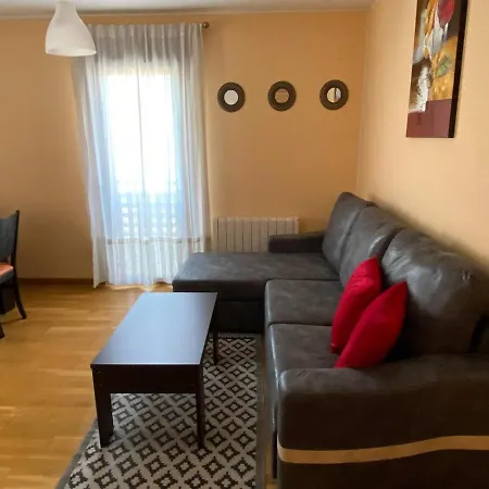 Del Pirineo Apartment *